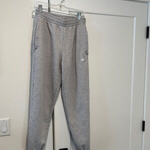 ALO Yoga Heather Gray Joggers Renown